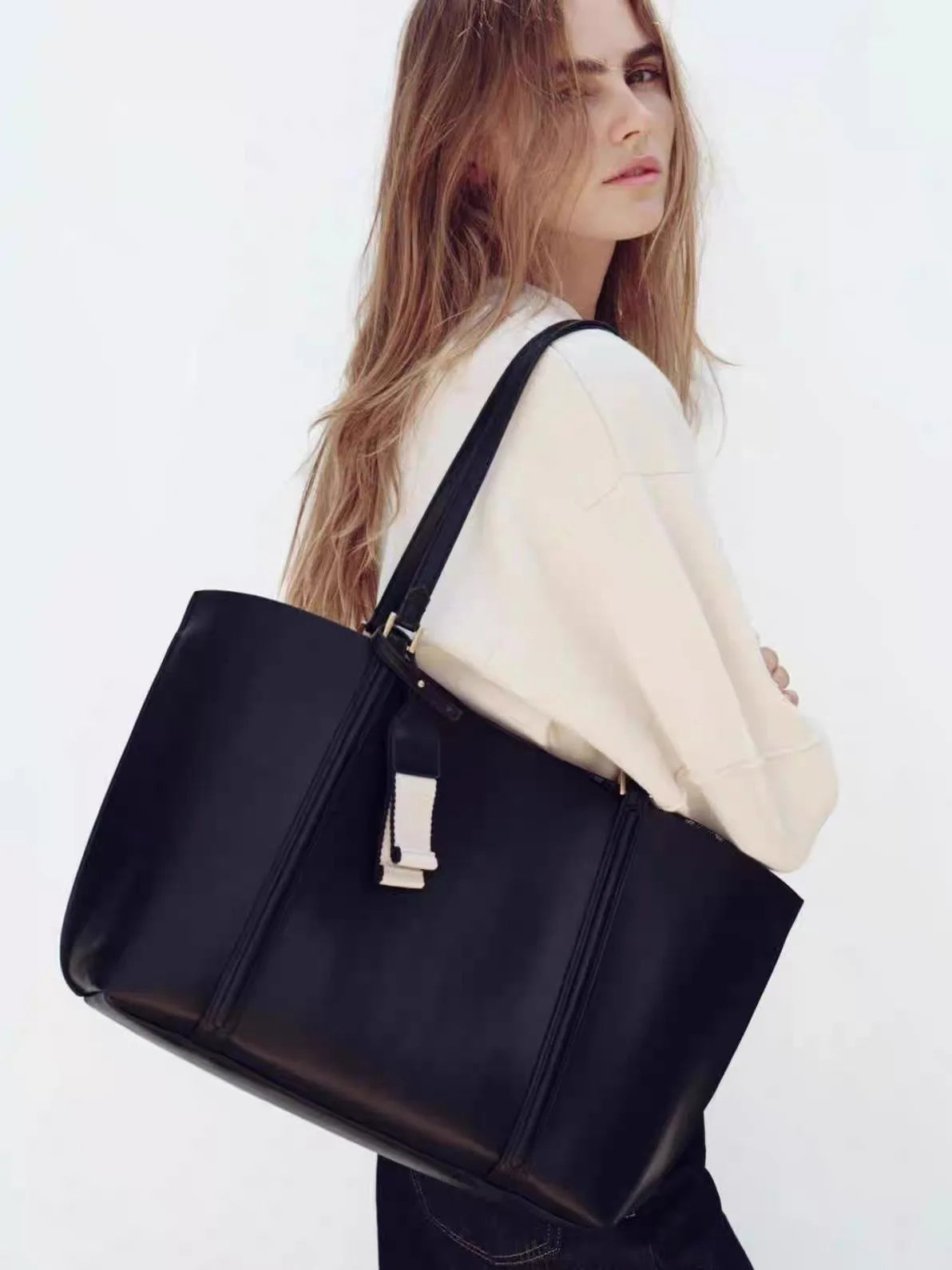 Minimalist Hasp Shoulder Tote